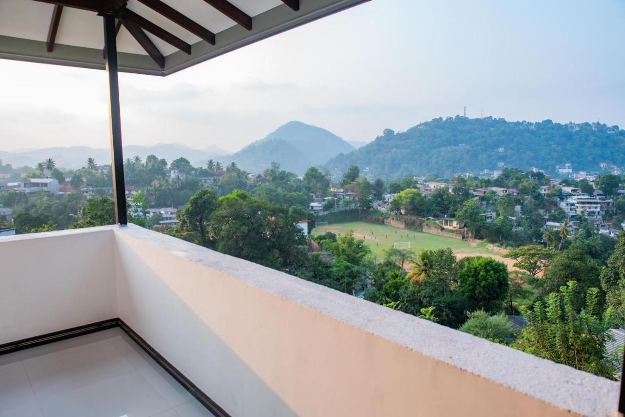 Sky Edge Homestay Kandy Exteriör bild